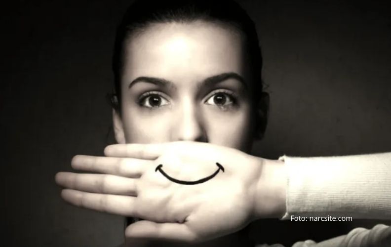 Hva smilet ditt betyr for en narsissist